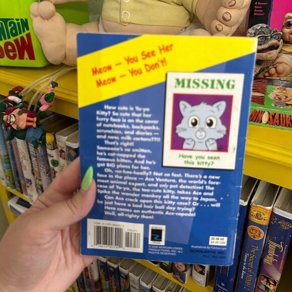 ACE VENTURA KITTY-NAPPERS BOOK - Picture 2 of 3